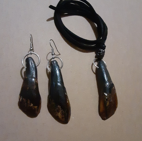 Handmade Real Buffalo Tooth Necklace/ Earrings Set - Picture 4 of 10
